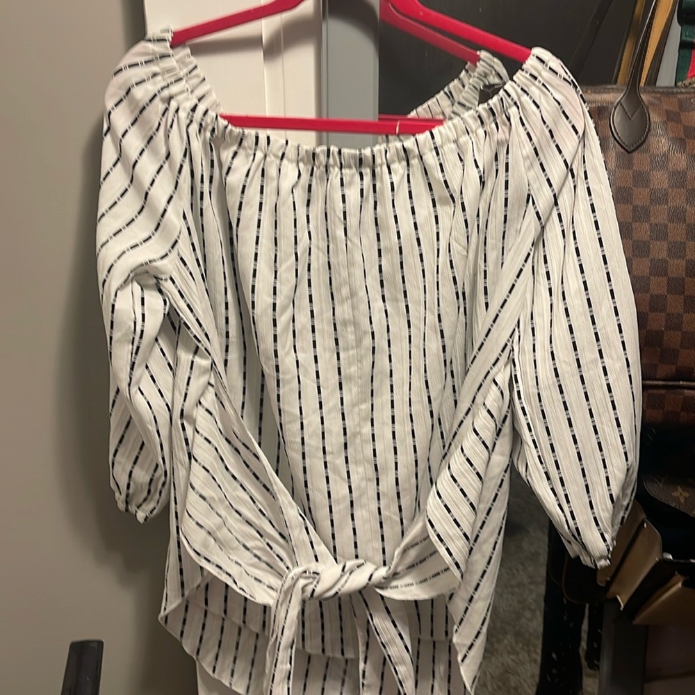 Large off the shoulders black and white SHEIN blouse